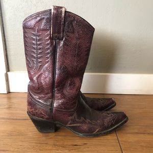 CORRAL snip toe burgundy cowboy boots